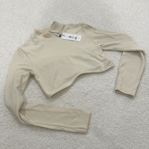 NWT - DYNAMITE - Seamless Underbust Crop Top - Cream/Birch (size small) - Picture 6 of 9